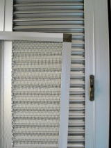 玄関網戸の防虫機能